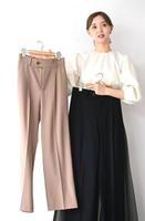 　プロデュースしたスラックスの特徴を説明する江野沢愛美（撮影・高石航平）