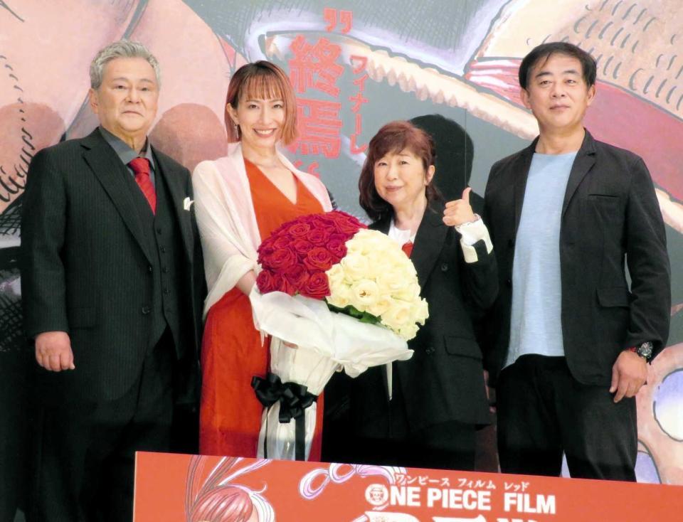 　舞台あいさつを行った（左から）池田秀一、名塚佳織、田中真弓、谷口悟朗監督