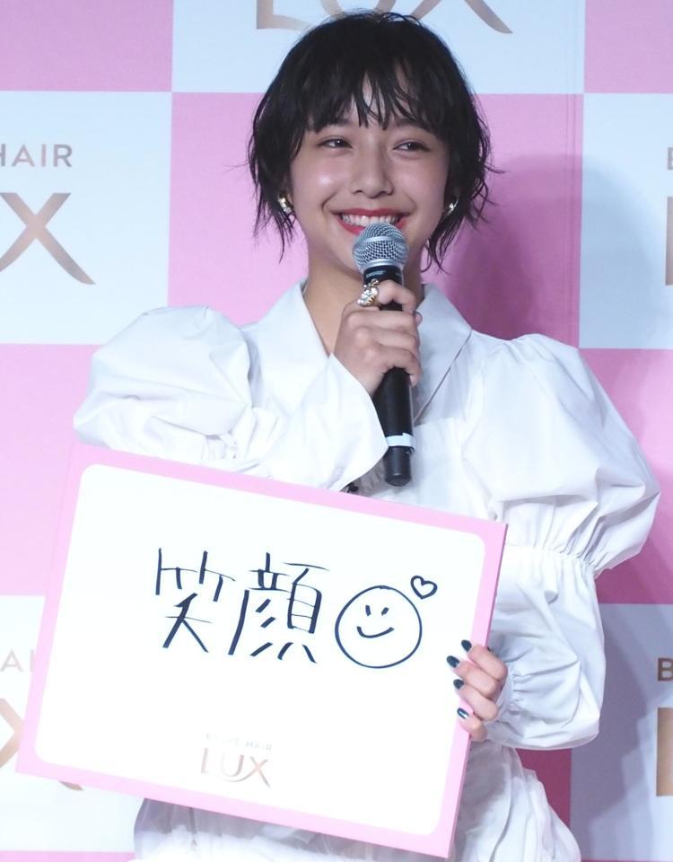 　「ＬＵＸ　ＴＷＩＣＥ　ＴＡＸＩ乗車式」で美しさについて語った山之内すず＝東京・渋谷、ベルサール渋谷ガーデン