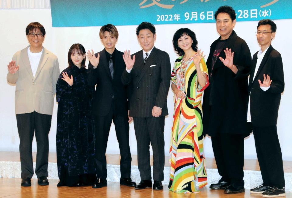 　（左から）音楽・松任谷正隆氏、生駒里奈、高地優吾、中村芝翫、南果歩、宇梶剛士、演出・井上尊晶氏