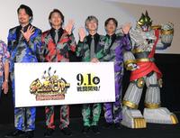 　公開を喜ぶ（左から）純烈の小田井涼平、白川裕二郎、後上翔太、酒井一圭、純烈王