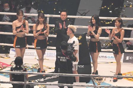 　「ＴＨＥ　ＭＡＴＣＨ」のラウンドガールたち