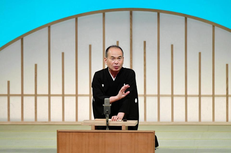 　「笑福亭仁鶴　一周忌追善落語会」で落語を披露する笑福亭仁智