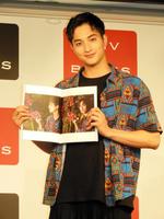 お気に入りカットを見せる一ノ瀬颯＝都内