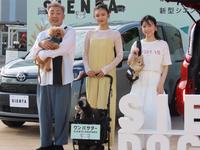 　「家族の相棒　ＳＩＥＮＴＡ　ＤＯＧ　ＰＡＲＫ」のオープニングイベントに出席した（左から）岩尾望、古畑星夏、重盛さと美