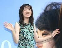 　フォトセッションを終えて手を振る永野芽郁（撮影・堀内翔）