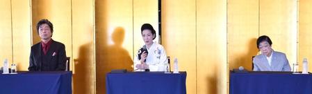 　取材会に登場した中村雅俊、坂本冬美、石井ふく子氏＝東京・浅草ビューホテル（撮影・佐々木彰尚）