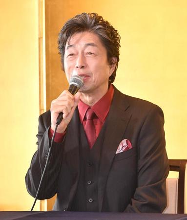 　意気込みを語る中村雅俊＝東京・浅草ビューホテル（撮影・佐々木彰尚）