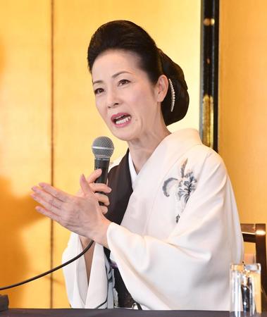 　取材会に登場した坂本冬美＝東京・浅草ビューホテル（撮影・佐々木彰尚）