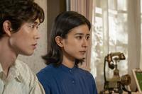 実家で母・重子と対面する和彦（宮沢氷魚）と、暢子（黒島結菜）