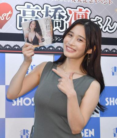 　トレーディングカードの発売記念イベントに登場した高橋凛（撮影・佐々木彰尚）