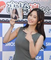 　トレーディングカードの発売記念イベントに登場した高橋凛（撮影・佐々木彰尚）