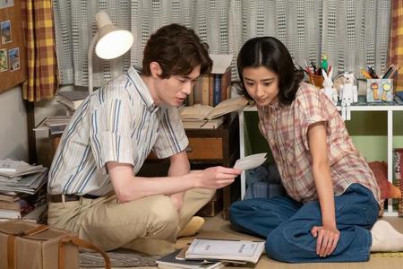 店舗上階の自宅にて、暢子（黒島結菜）と和彦（宮沢氷魚）