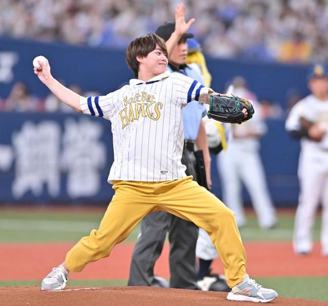 なにわ男子・大橋和也 始球式でこん身の１球 ソフトバンクｖｓロッテ戦