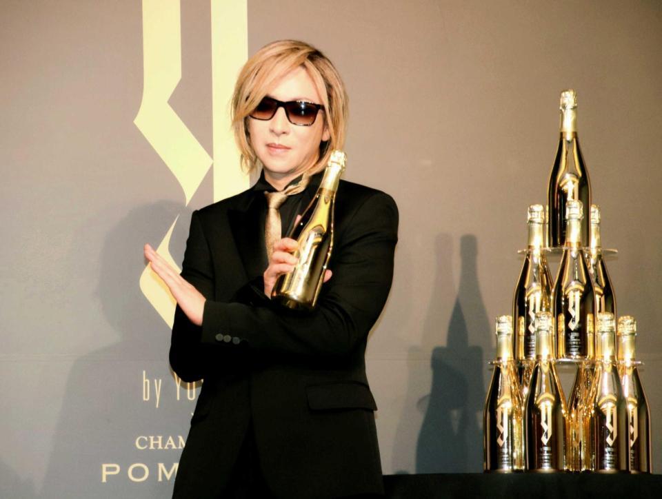 　シャンパンの新ブランド設立を発表したＹＯＳＨＩＫＩ