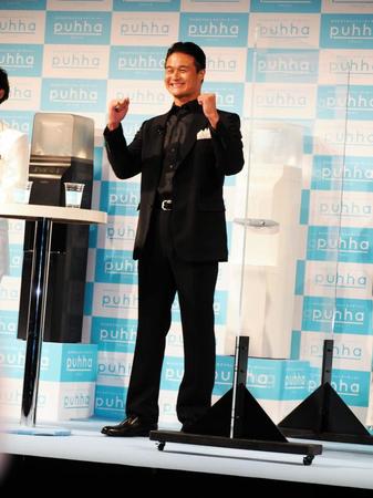 　「やればできる」ポーズをするティモンディの高岸宏行