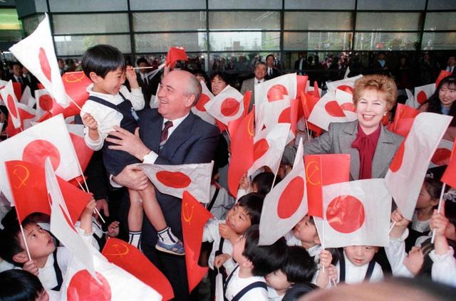ゴルバチョフ元ソ連大統領 日本でも人気だった 91年に来日「ゴルビー
