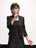 　舞台あいさつに登場し、観客に向かって話す今井美樹＝東京・ポレポレ東中野（撮影・西岡正）