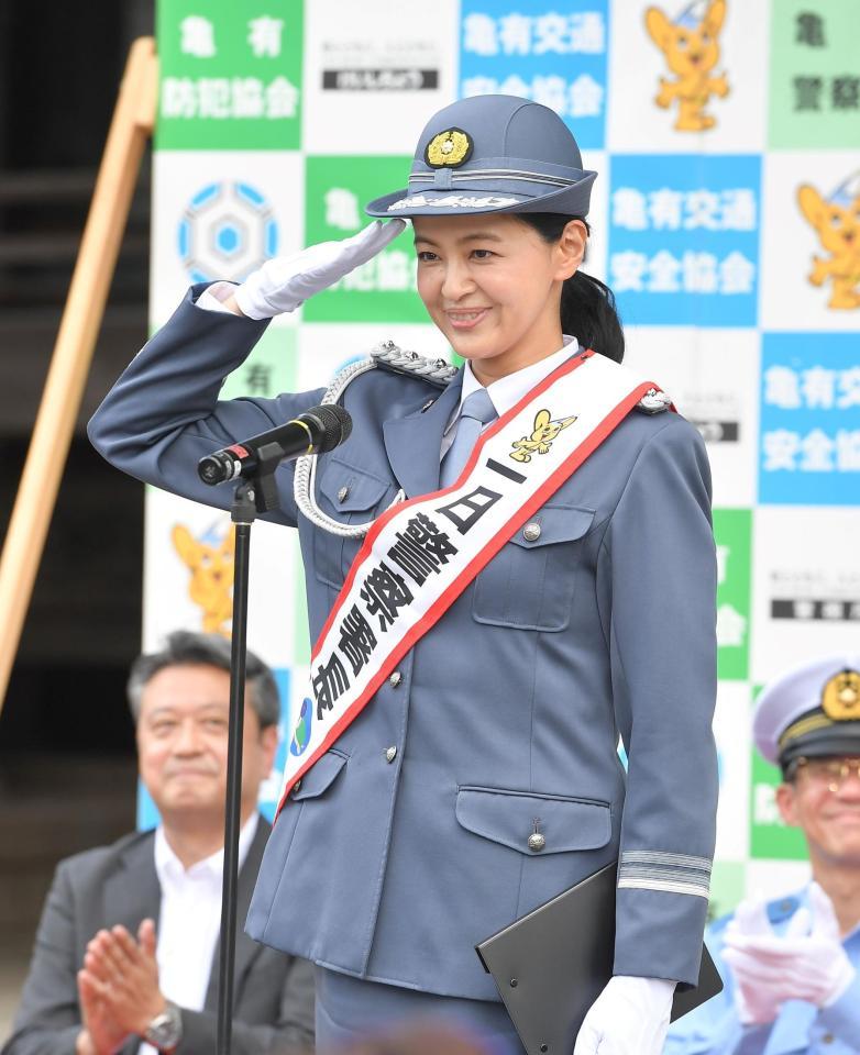 　亀有警察署の一日署長に就任した黒谷友香（撮影・伊藤笙子）
