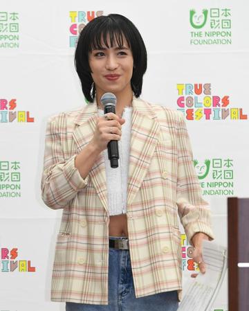 　おしゃれなコーデで登場したｒｙｕｃｈｅｌｌ（撮影・開出牧）