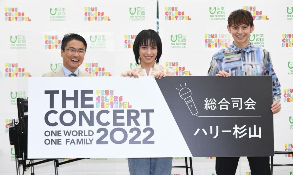 　記者発表会を行った（左から）乙武洋匡氏、ｒｙｕｃｈｅｌｌ、ハリー杉山（撮影・開出牧）