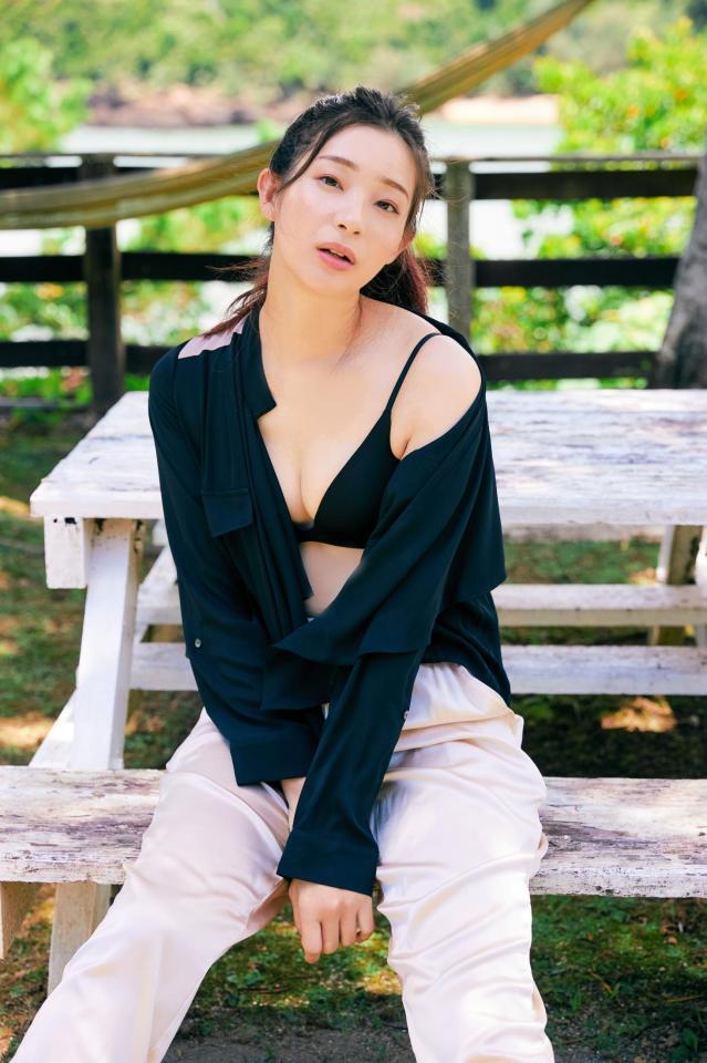 　８年ぶりに写真集を発売する足立梨花