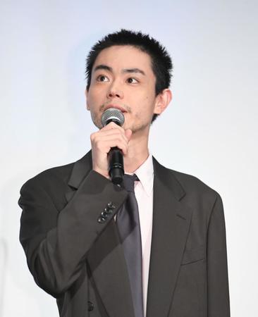 　舞台あいさつをする菅田将暉＝東京・ＴＯＨＯシネマズ六本木ヒルズ（撮影・開出牧）