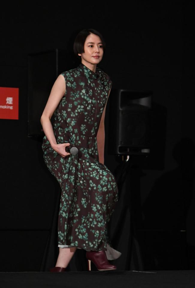 　花柄のワンピース姿で登場した長澤まさみ＝東京・ＴＯＨＯシネマズ六本木ヒルズ（撮影・開出牧）