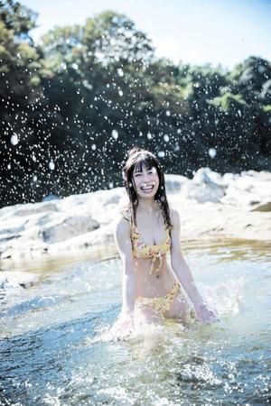 　東村芽依の写真集の１カット（Ｃ）藤本和典／白夜書房