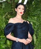 　フォトコールに登場した三吉彩花（撮影・堀内翔）