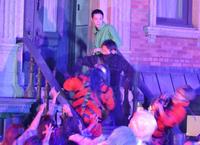 　ＵＳＪの超元気特区長に就任し、３年ぶりに復活した秋の期間限定イベント「ハロウィーン・ホラー・ナイト」でゾンビに襲われる菅田将暉