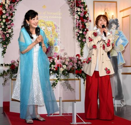 　池田理代子氏（左）と高橋愛