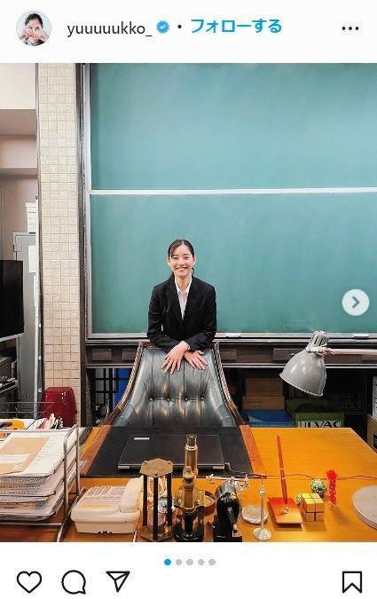 湯川の研究室にヒロイン刑事現る　新木優子のインスタグラム＠ｙｕｕｕｕｕｋｋｏ＿から