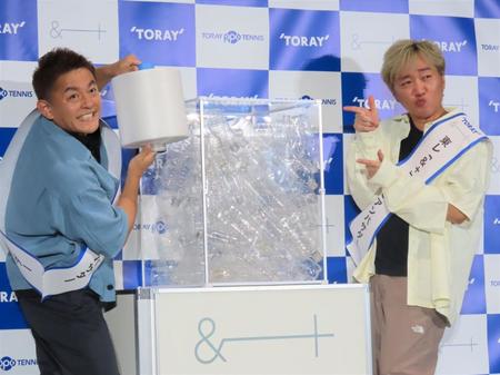 　「東レ“＆＋®”×ＰＰＯアンバサダー就任式」に出席したスピードワゴンの（左から）井戸田潤、小沢一敬