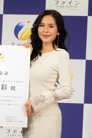 　白のタイトワンピース姿で美貌を見せつけた杉本彩＝都内