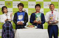 　ＪＡ全農とちぎ「栃木米アンバサダーお披露目会」に出席した（左から）辻希美、杉浦太陽、Ｕ字工事の福田薫、益子卓郎