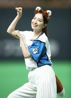 　きつねダンスを踊る真飛聖（８月２７日）