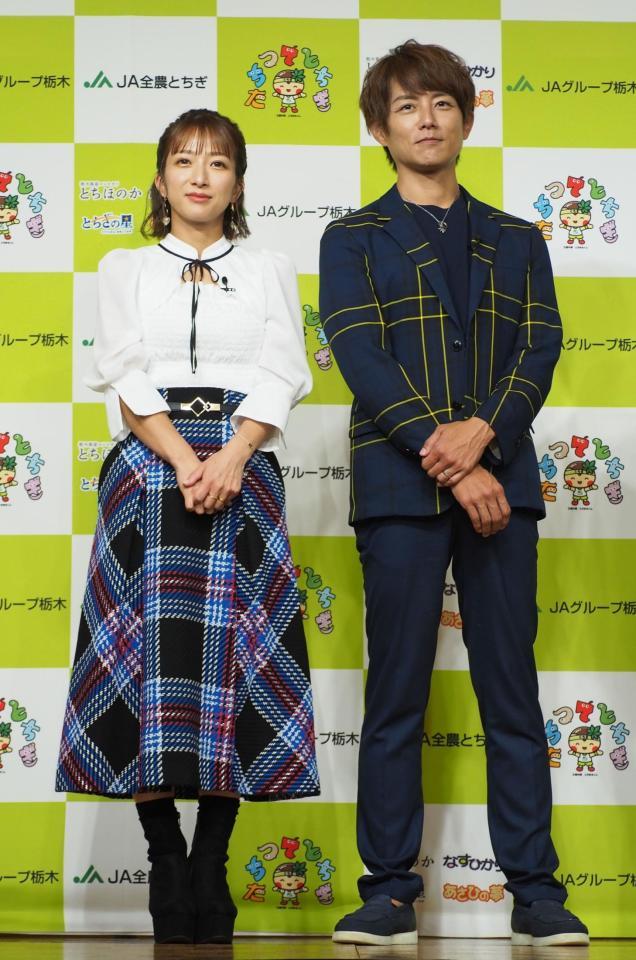 　ＪＡ全農とちぎ「栃木米アンバサダーお披露目会」にゲスト出演した辻希美（左）と杉浦太陽夫妻