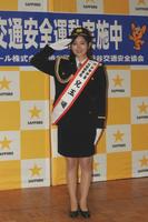 　渋谷署の１日警察署長を務めた兒玉遥＝東京都内