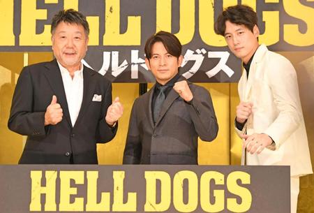 　舞台あいさつに登場した（左から）原田眞人監督、岡田准一、坂口健太郎（撮影・三好信也）