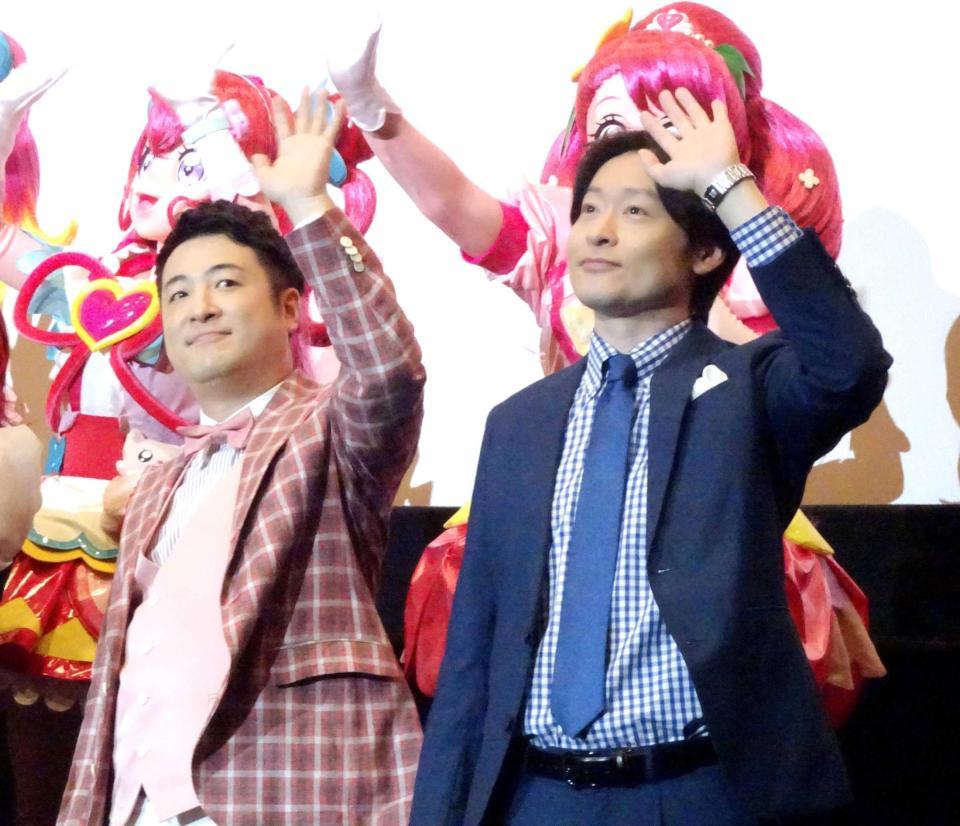 　舞台あいさつに出席した和牛・水田信二（左）と川西賢志郎