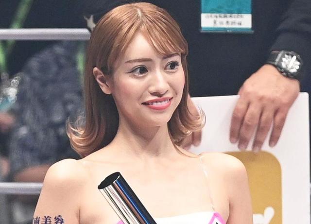 ＲＩＺＩＮガールの北新地ホステス 人形のような美しい髪とボディで