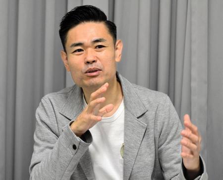 　舞台「コムサｄｅＭＡＮＺＡＩ！」の取材会を開いた脚本・演出の品川ヒロシ