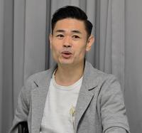 　舞台「コムサｄｅＭＡＮＺＡＩ！」の取材会を開いた脚本・演出の品川ヒロシ