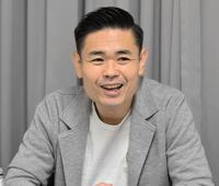 　舞台「コムサｄｅＭＡＮＺＡＩ！」の取材会を開いた脚本・演出の品川ヒロシ