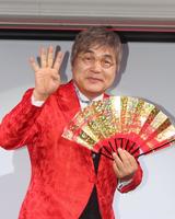 　ＣＤデビュー２０周年記念セレモニーを行った綾小路きみまろ＝都内