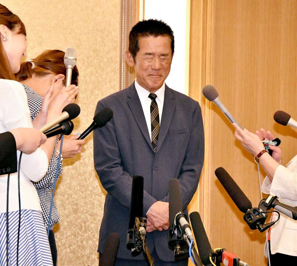 　不倫騒動で謝罪会見＝１６年６月