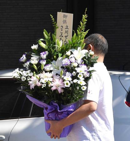 　三遊亭円楽さん自宅には多くの供花が届けられた