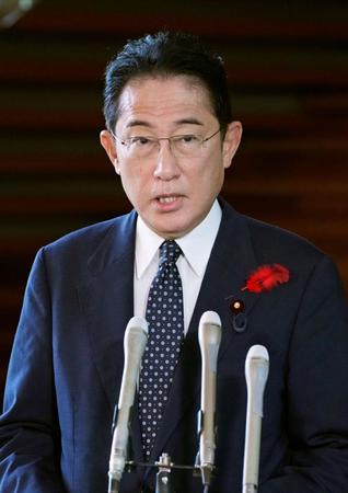 　北朝鮮のミサイル発射を受け、記者団の取材に応じる岸田首相