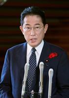 　北朝鮮のミサイル発射を受け、記者団の取材に応じる岸田首相